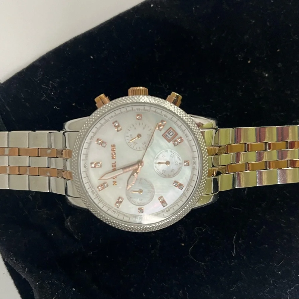 Michael Kors women’s watch with pearlescent face - Picture 2 of 5